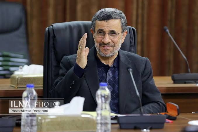 "هآرتس": "الموساد" الإسرائيلي وضع أحمدي نجاد في الحسبان لقيادة إيران بعد الإطاحة بالنظام