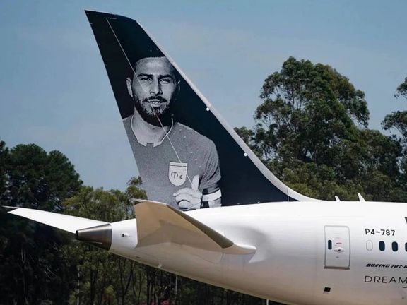 تصاویر مهسا امینی و امیر نصرآزادانی روی بوئینگ ۷۸۷