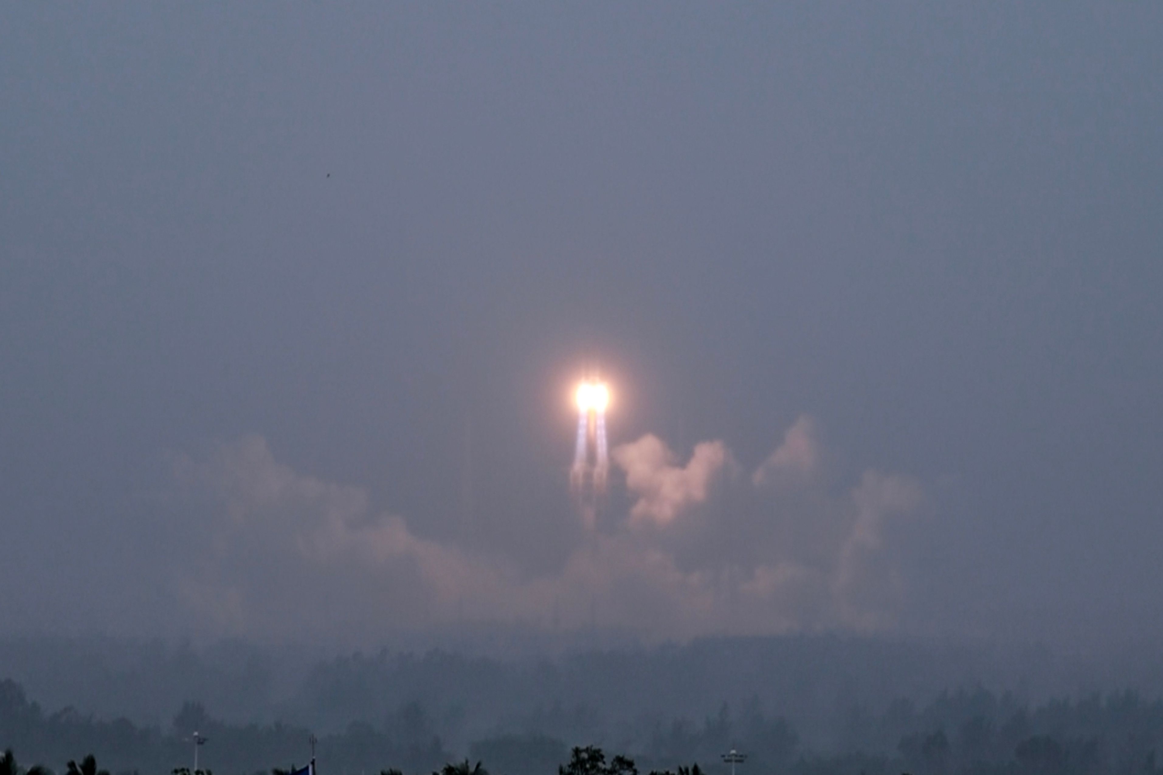 پرتاب کاوشگر چینی به ماه برای نمونه‌برداری از نیمه تاریک