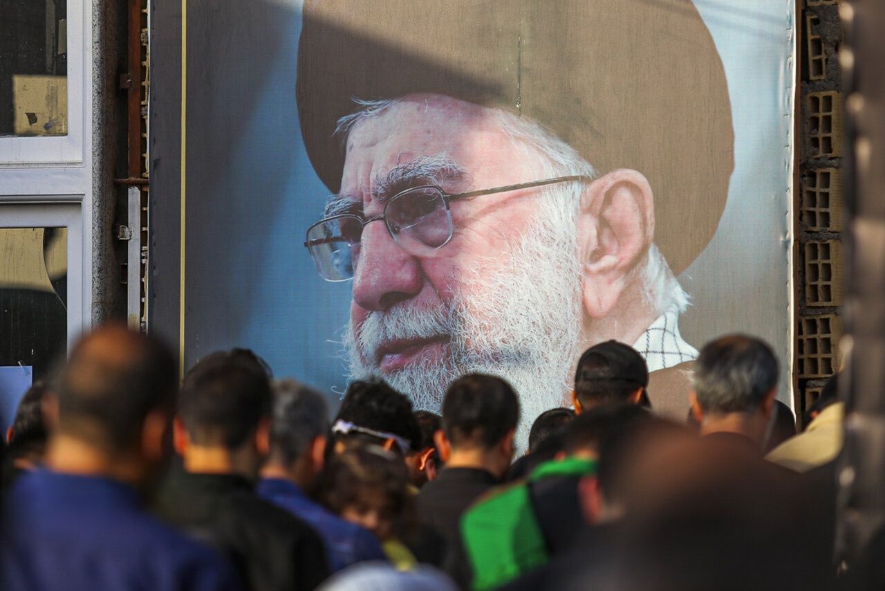 خامنه‌ای، نقض حقوق بشر و اقدام علیه منافع ملی