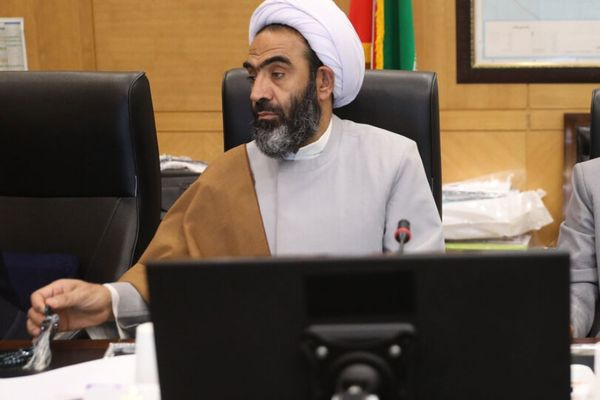 نقدعلی، نماینده خمینیشهر: به دلیل کمبود نهادههای دامی، مرغها از یکدیگر تغذیه میکنند