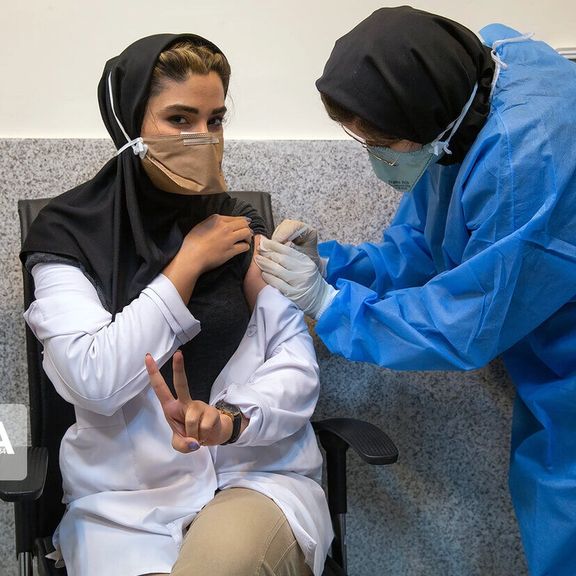 معاون وزیر بهداشت: تاکنون ۱۶۰ هزار نفر از کادر درمان در ایران علیه کرونا واکسینه شدهاند