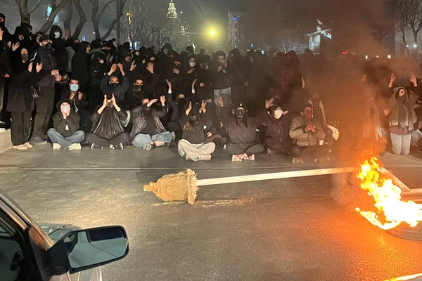 مخاطب: حکومت هرروز به مردم در اصفهان پیامک تهدید میفرستد