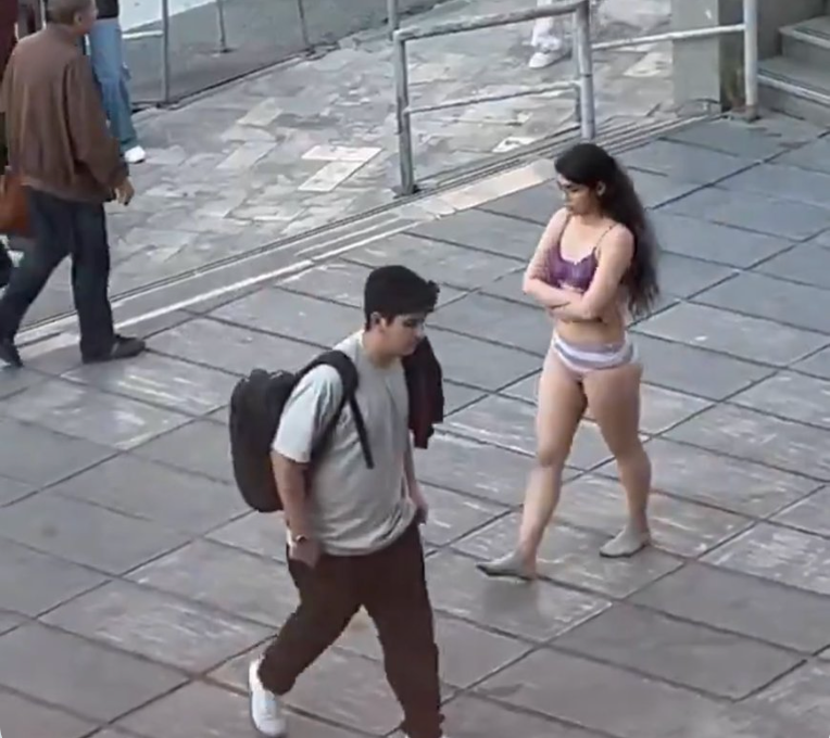 بعد تعرضها لاعتداءات أمنية..اعتقال طالبة جامعية ونقلها إلى مستشفى للأمراض النفسية في طهران