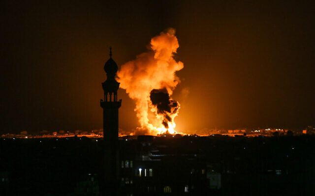 اسرائیل یک مرکز زیرزمینی تولید راکت حماس را در مرکز نوار غزه هدف قرار داد