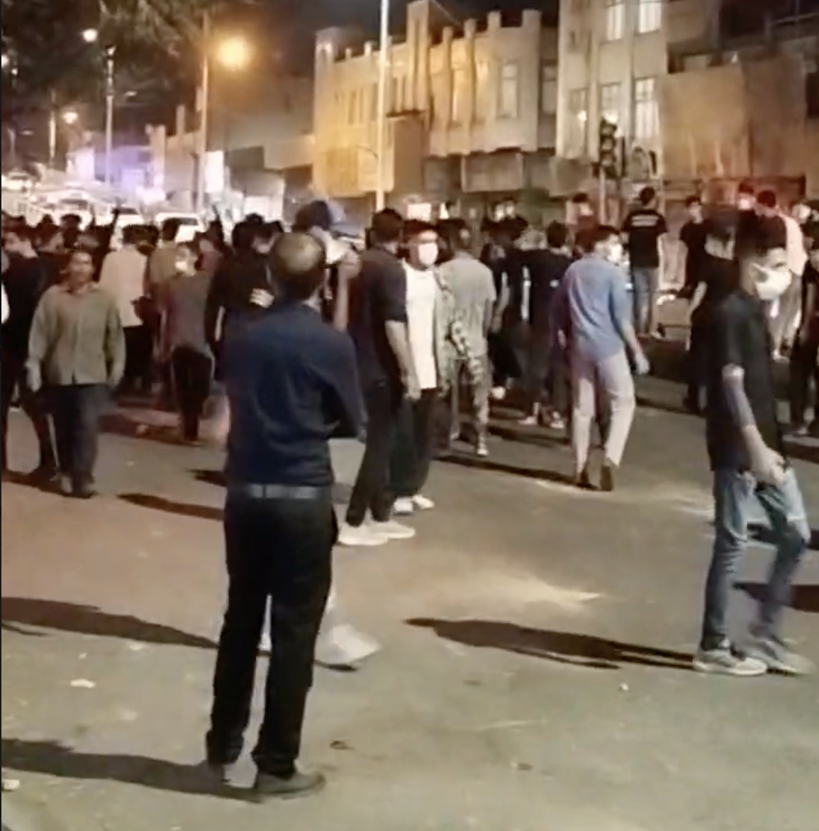 استمرار الاحتجاجات الليلية في إيران؛ وهتافات في قم :على الملالي أن يرحلوا