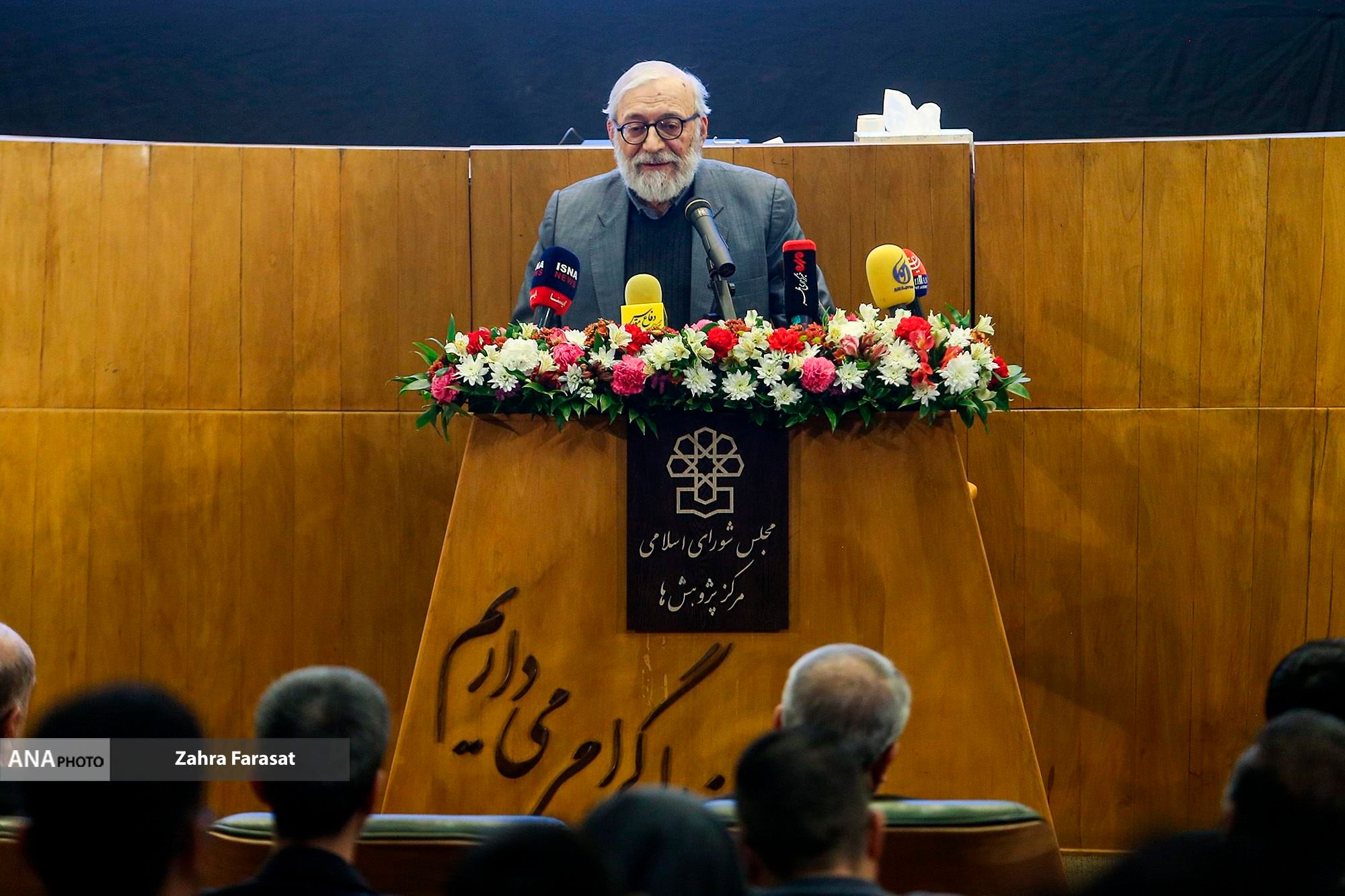 محمدجواد لاریجانی: می‌توانیم در دو هفته بمب اتم داشته باشیم، اما نمی‌خواهیم