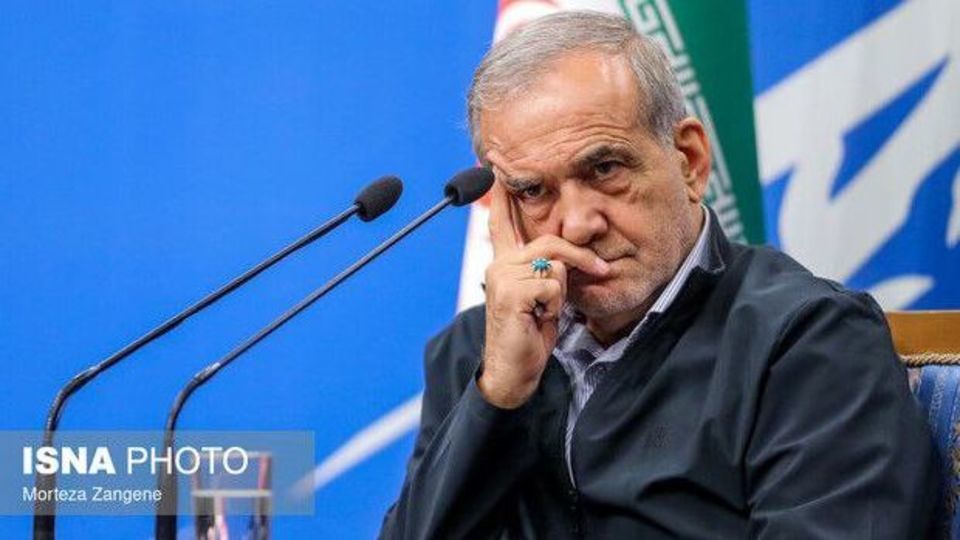 الرئيس الإيراني منتقدا قانون الحجاب .. تنفيذه سيفسد كل شيء