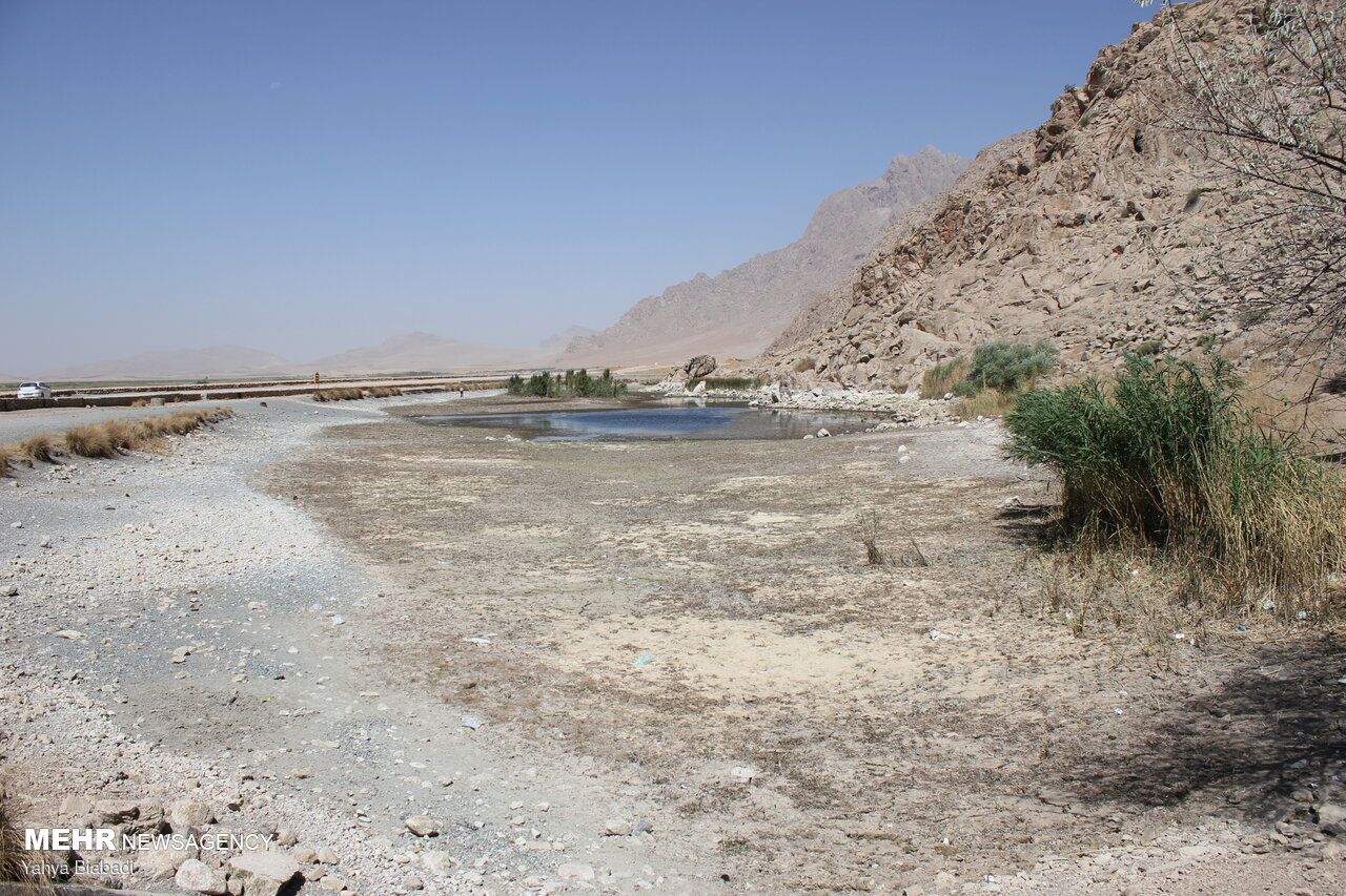 هشدار درباره بحران محیط‌ زیستی در کرمانشاه؛ تالاب هشیلان و سراب نیلوفر به‌زودی خشک می‌شوند