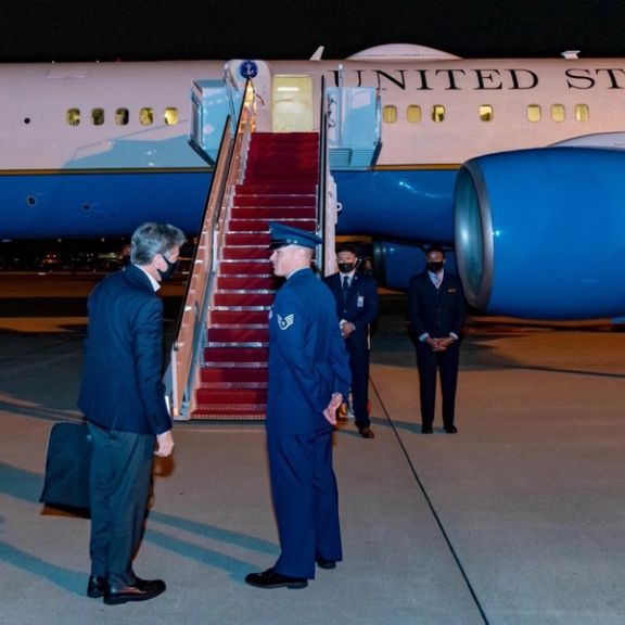 وزیر خارجه آمریکا واشینگتن را برای سفر به کشورهای آلمان و قطر ترک کرد