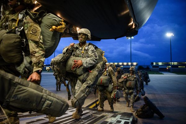 نیویورک تایمز: پنتاگون ۲۰۰۰ سرباز لشکر هوابرد ارتش را به خاورمیانه اعزام میکند