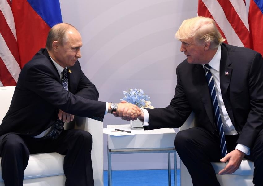 "بلومبرغ": بوتين يوافق على طلب ترامب بالوساطة في المفاوضات النووية مع إيران