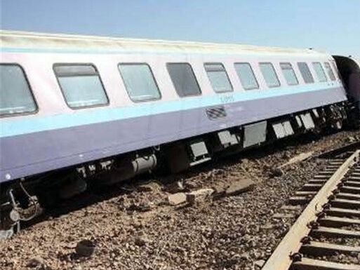 خروج قطار مشهد به یزد از ریل، چندین کشته و بیش از ۵۰ مصدوم برجای گذاشت