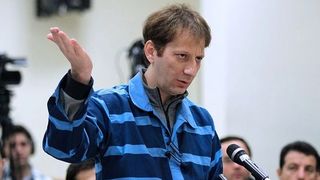 خامنئي يعفو عن ملياردير النفط الباسيجي بابك زنجاني.. سجن بسبب فساده الهائل