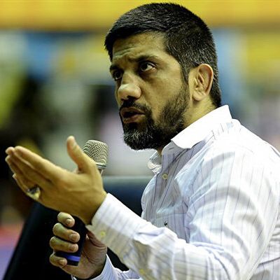 علیرضا دبیر: برای کشتیگیر زشت است وقتی دوم میشود بخندد، در صنف لاتها هم این کار بد است