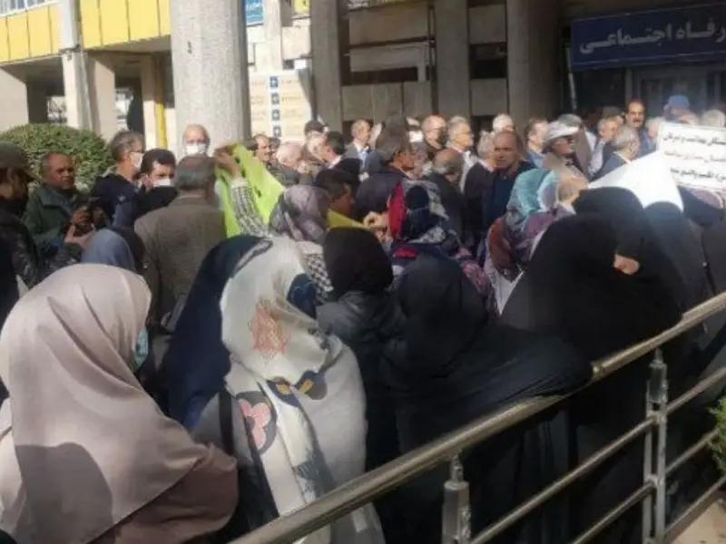 تجمعات للمتقاعدين في إيران احتجاجا على سوء الأوضاع المعيشية والإفراج عن المعلمين المسجونين