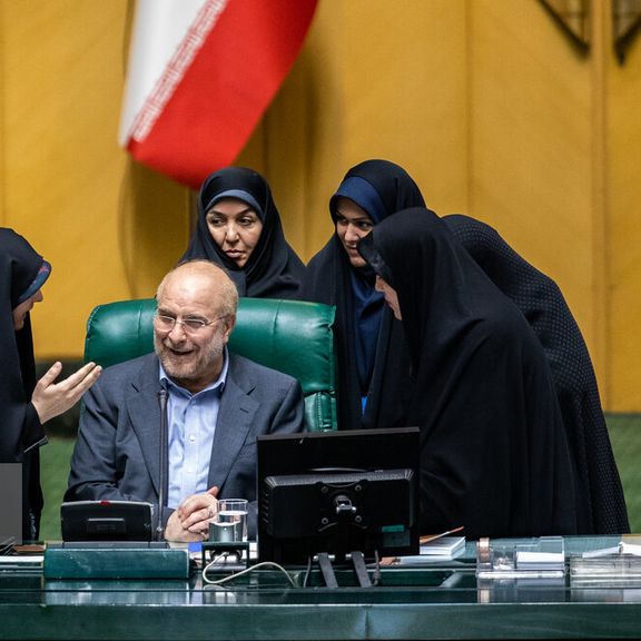 نماینده قم: برخی پابرهنه به مجلس آمدند و با ۵۰ ملک آن را ترک کردند