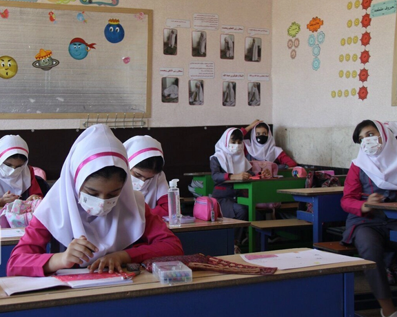 آموزش و پرورش: مدارس از نیمه آبان حضوری میشود؛ عضو کمیسیون بهداشت: اقدامی انتحاری است