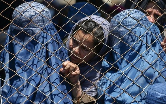 طالبان در ولسوالی نجراب ولایت کاپیسا استفاده از گوشیهای دوربیندار را برای زنان ممنوع کرد