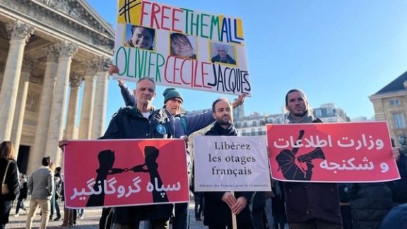 Families of three French prisoners protest their continued detention in Iran