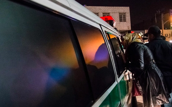 بتهمة "إقامة حفلة مختلطة وتناول الكحوليات".. اعتقال 18 شخصا جنوب غربي إيران