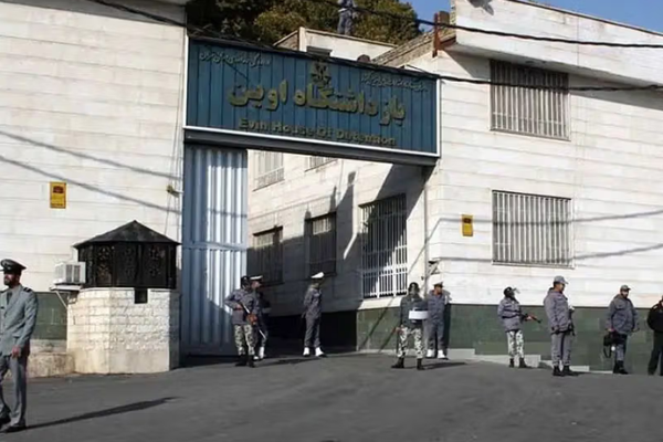 ناشران خارج از کشور: جمهوری اسلامی با شکنجه و سانسور، جنگی علیه آگاهی به راه انداخته است