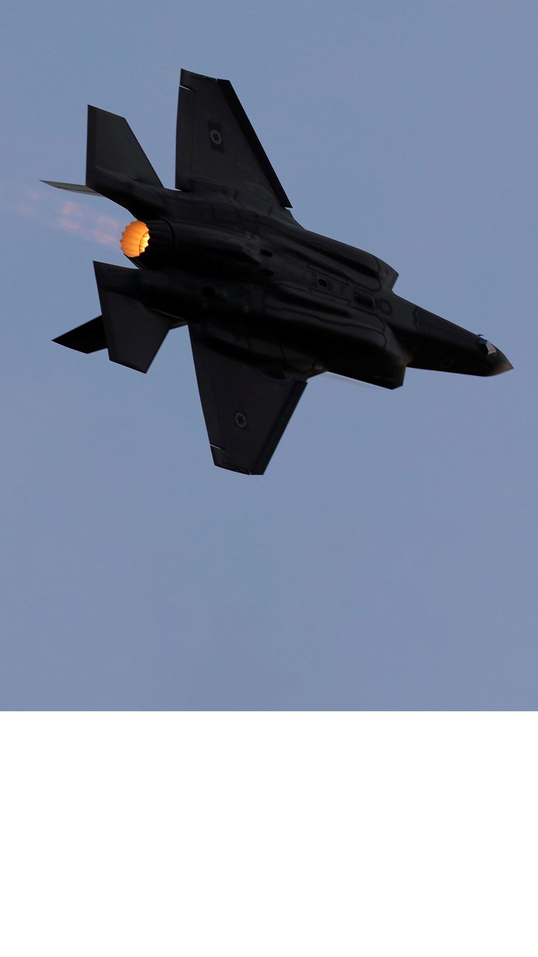 سخنگوی ارتش اسرائیل: صدها جنگنده اسرائیلی اکنون حاکمان آسمان ایران هستند