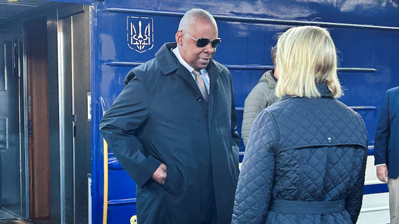 وزیر دفاع آمریکا به اوکراین سفر کرد