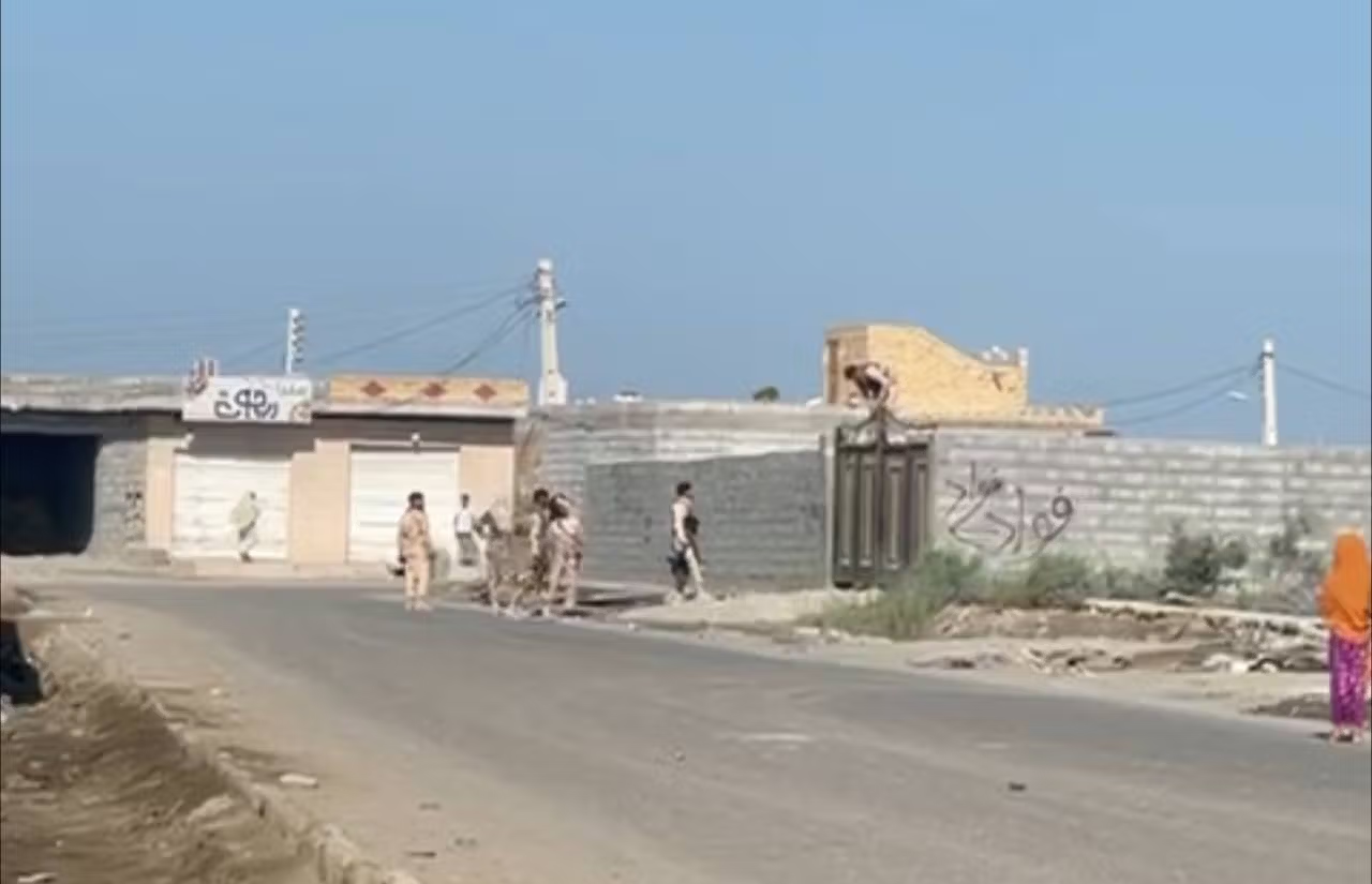 یورش نیروهای نظامی به بندر کلاهی؛ مولوی عبدالحمید: مردم سزاوار خشونت نیستند