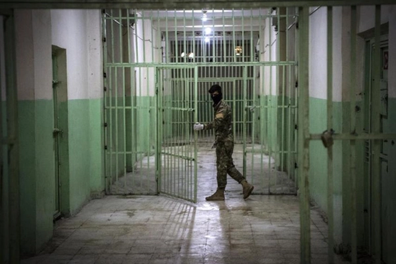 تزریقهای مشکوک حین بازداشت، عامل احتمالی مرگ معترضان زندانی در ایران