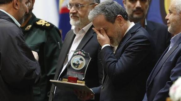 گریه عراقچی پس از دریافت انگشتر قاسم سلیمانی