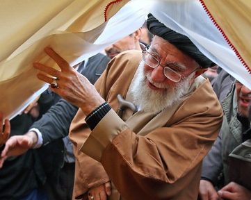 استاد حوزه علمیه: اگر سرعتعمل خامنهای نبود، خدا میداند چه وضعی داشتیم