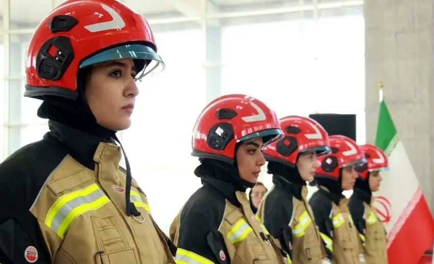 تصویری از زنان آتش‌نشان در تهران