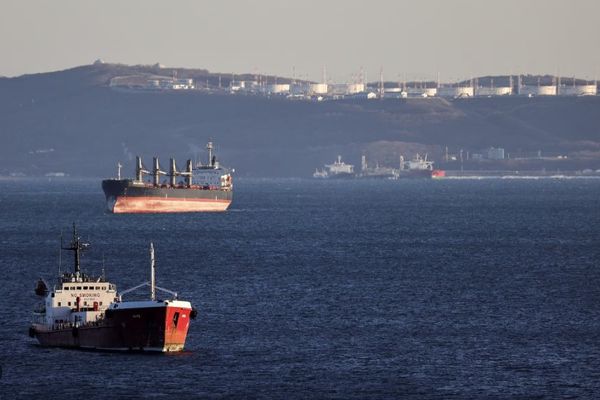 آمریکا برای خرید نفت روسیه در دریا معافیت ۳۰ روزه صادر کرد تا بازار انرژی آرام شود