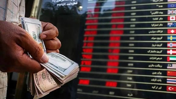 كيف تؤدي أسعار الصرف المتعددة إلى فساد البنوك الإيرانية؟