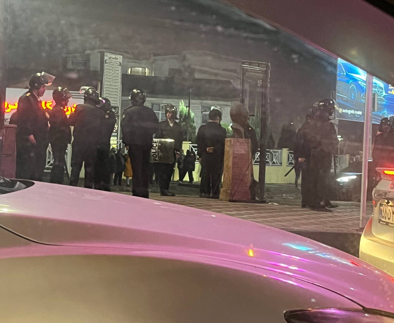 شاهدان عینی به ایران اینترنشنال: ماموران در گیلان مانع از مراجعه مجروحان به مطب می‌شدند