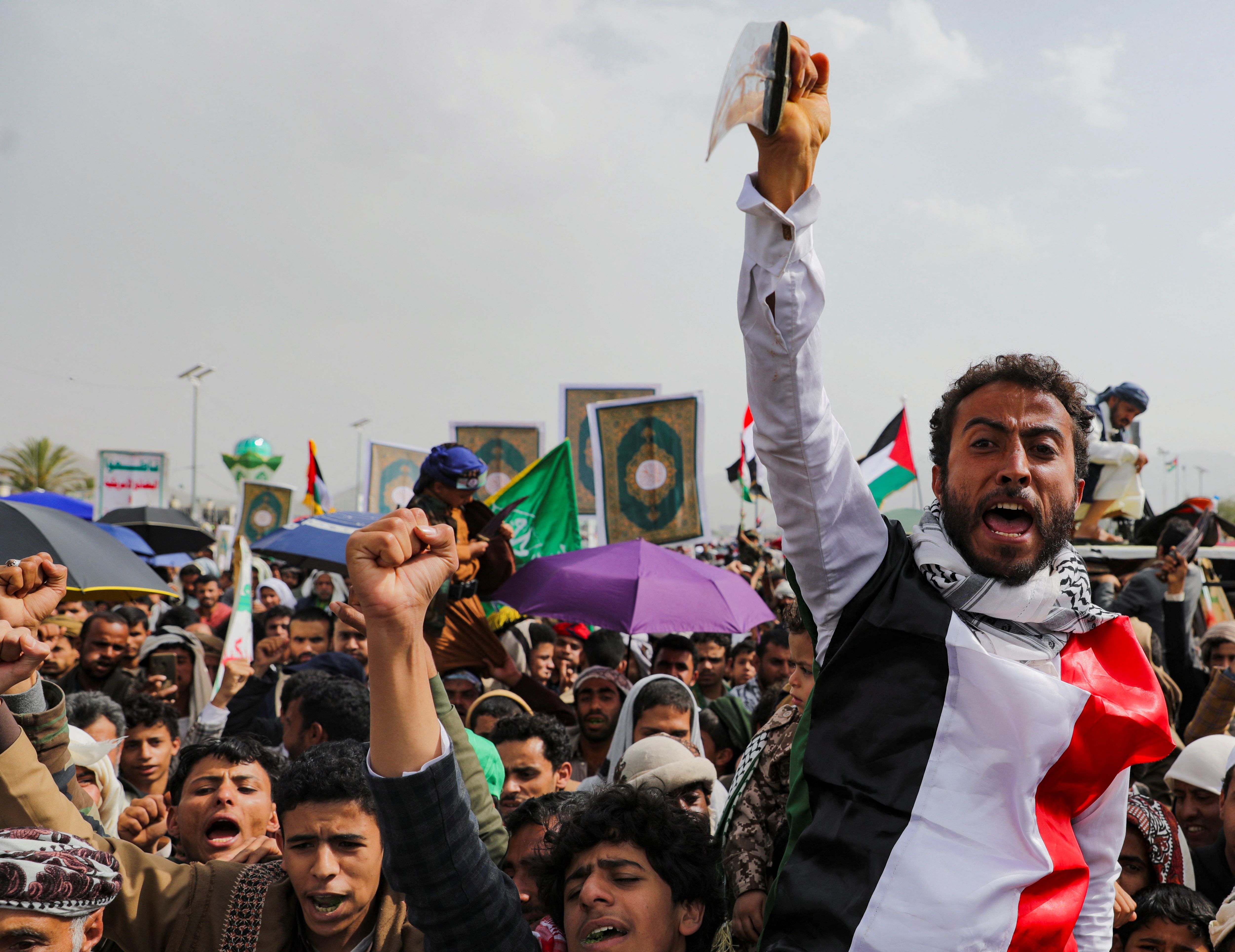 عضو ارشد پیشین نیروی دریایی بریتانیا: حوثی‌ها در حال غلبه بر آمریکا در دریای سرخ هستند
