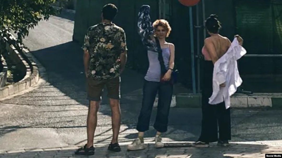 Tabassom Jamalpour, defying hijab, Tehran, (July 2023) 