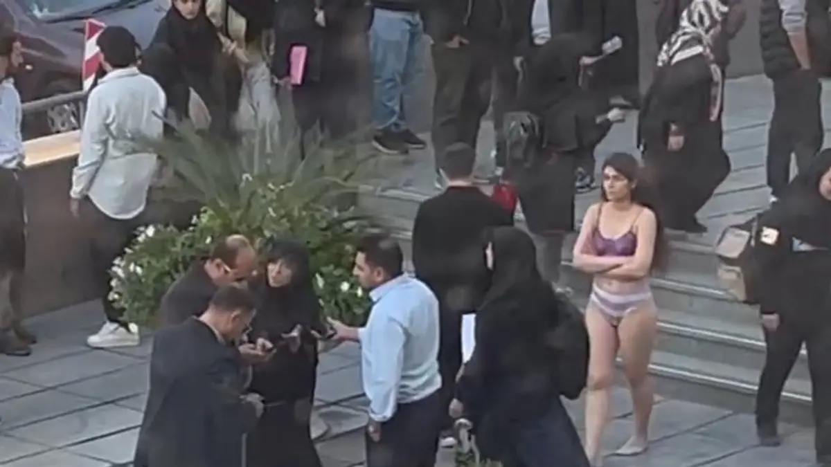 آهو دریایی همچنان در اتاقی جداگانه در مرکز درمان بیماری‌های روانی نگهداری می‌شود