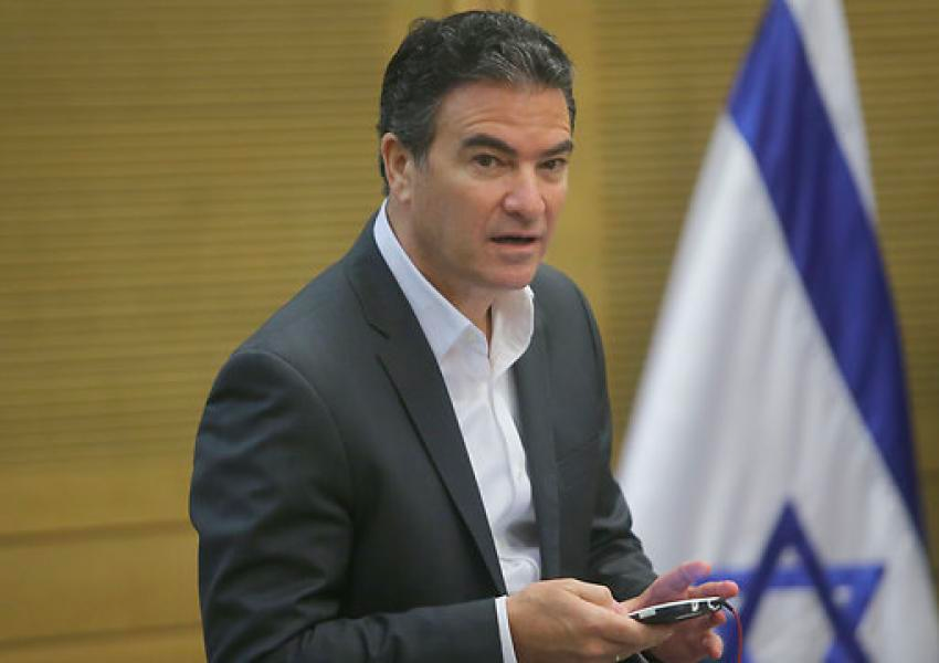 کانال ۱۳ تلویزیون اسرائیل: رییس سابق موساد اطلاعات سری را با معشوقه‌اش در میان می‌گذاشت