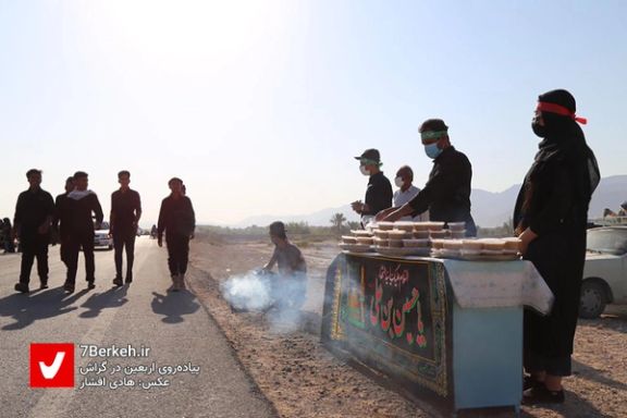 Different kinds of refreshments are distributed among the pilgrims of Arbaeen.