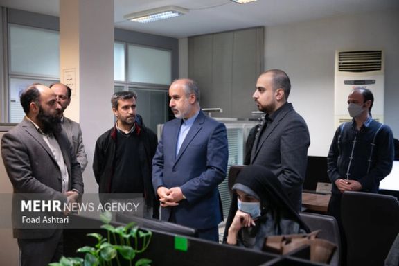 Kanaani (C) visiting Mehr News Agency on Feb. 18, 2023