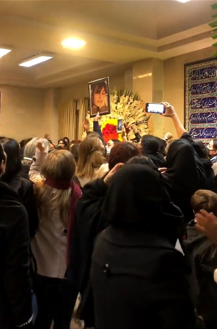 تداوم تجمعات دانشجویی و حمایت از حسین رونقی؛ مراسم سوم یلدا آقافضلی به صحنه اعتراض بدل شد