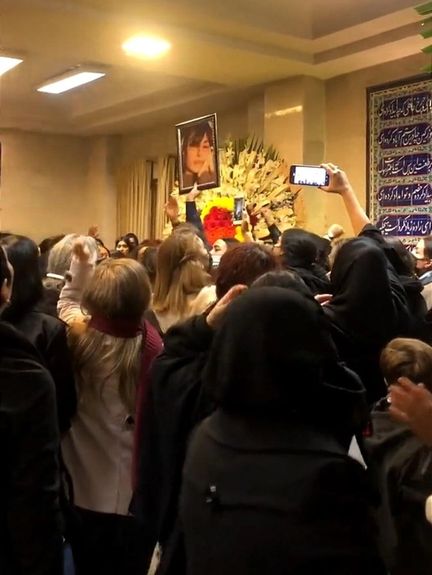 تداوم تجمعات دانشجویی و حمایت از حسین رونقی؛ مراسم سوم یلدا آقافضلی به صحنه اعتراض بدل شد