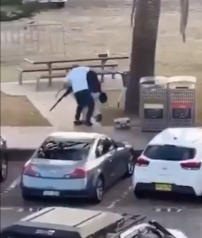 آلبانیزی از «قهرمان استرالیایی» که یک مهاجم حمله سیدنی را خلع سلاح کرد، قدردانی کرد