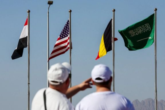 پرچم کشورهای شرکت کننده در اجلاس شرم الشیخ در محل این اجلاس