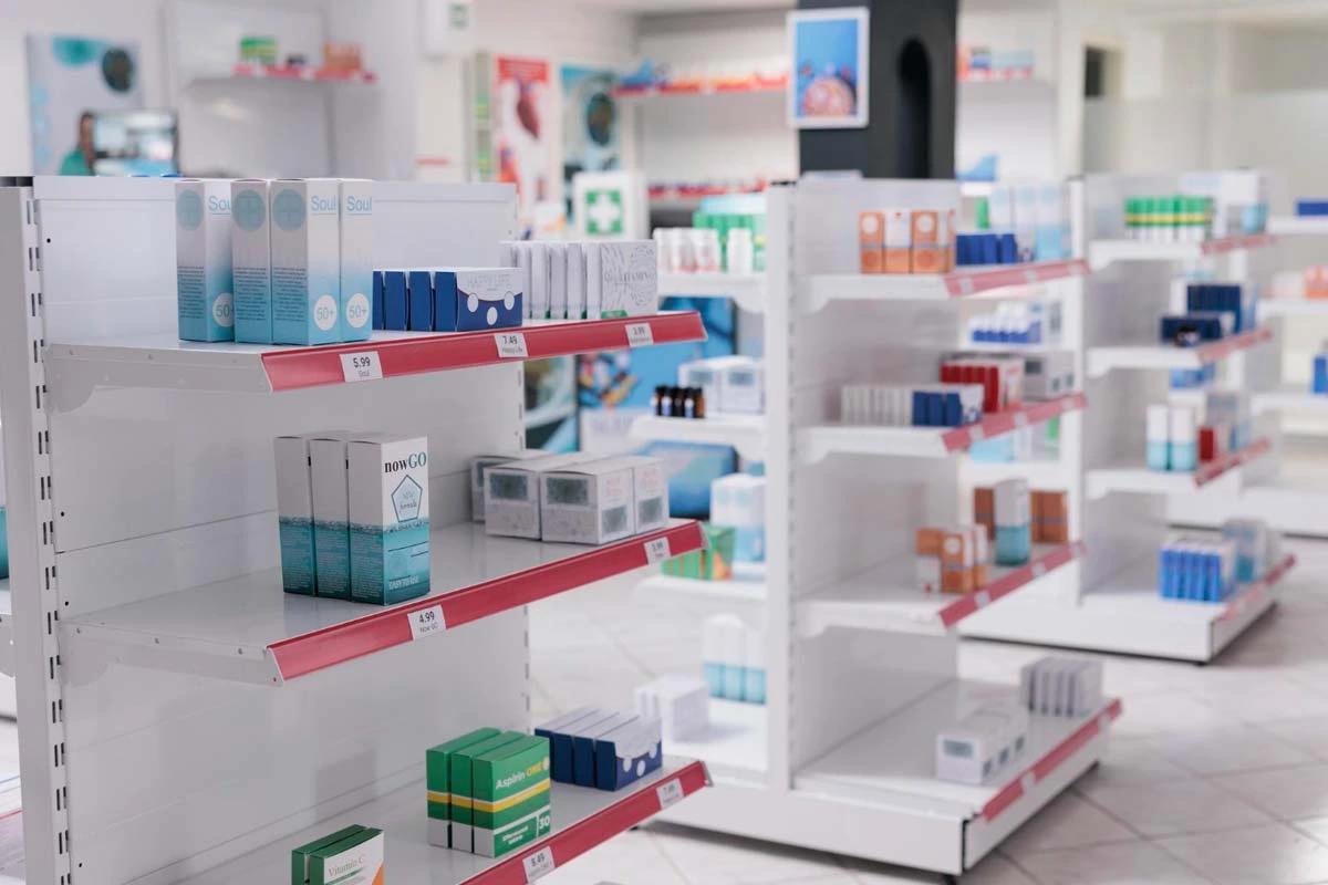 عضو کمیسیون بهداشت مجلس: اگر ارز تامین نشود، کمبود دارو به ۵۰۰ قلم می‌رسد