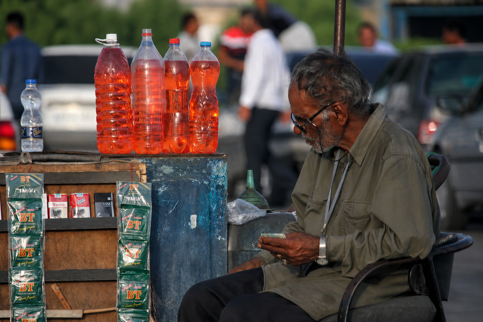 بنزین در زاهدان، کرمان و بندرعباس تا لیتری ۲۰۰ هزار تومان فروخته می‌شود