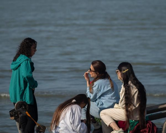 استطلاعات رأي أجراها النظام الإيراني تؤكد معارضة أغلبية الشعب للحجاب الإجباري