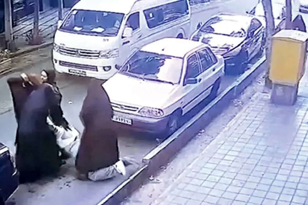 مادر نفس حاجی‌شریف: فیلم‌های کتک زدن دخترم در ون گشت ارشاد در پرونده نیست